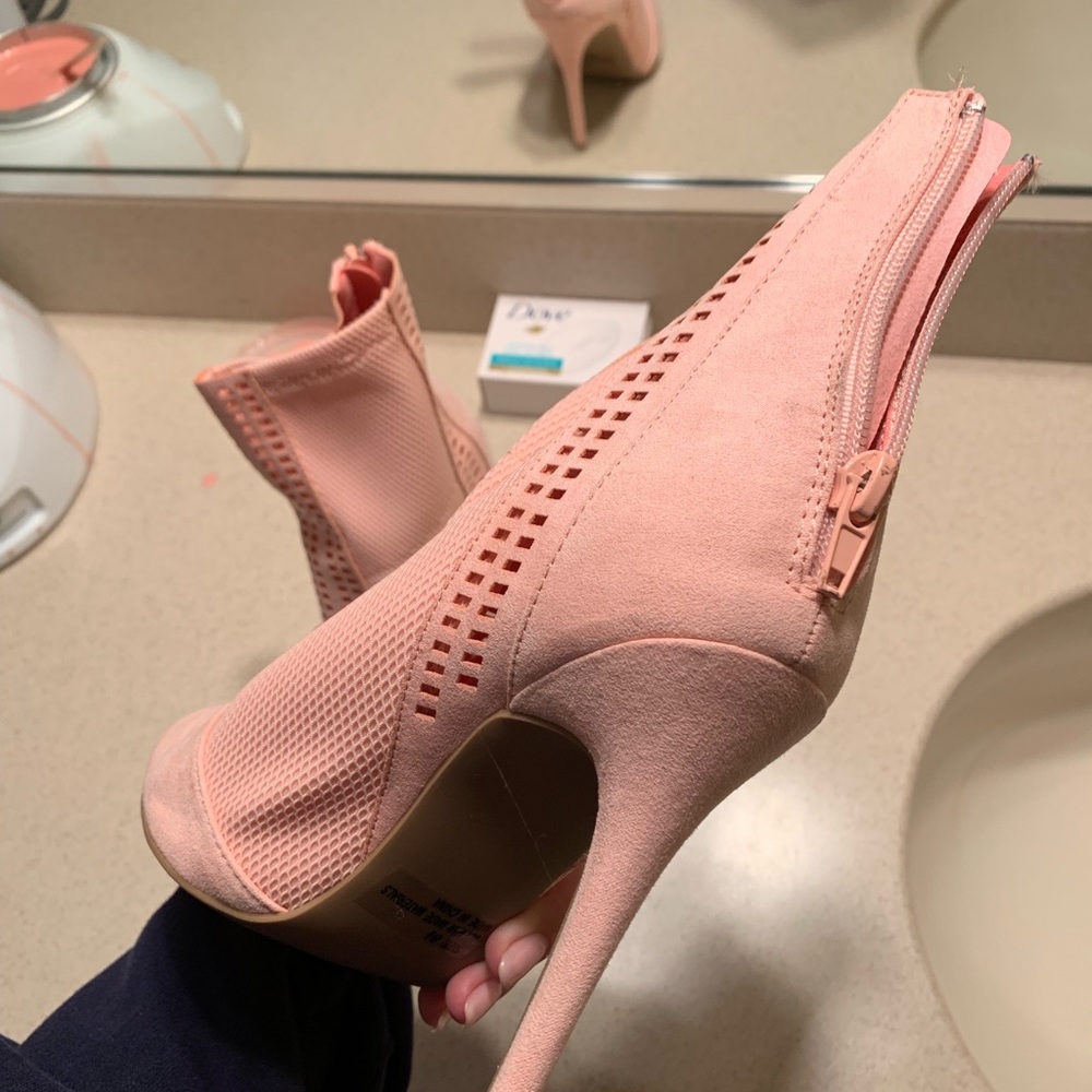 Heels - Picture 4 of 5
